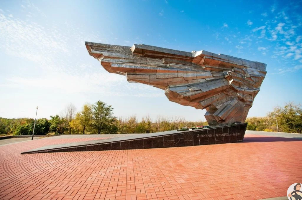Ахтубинск мемориальный комплекс Крыло Икара