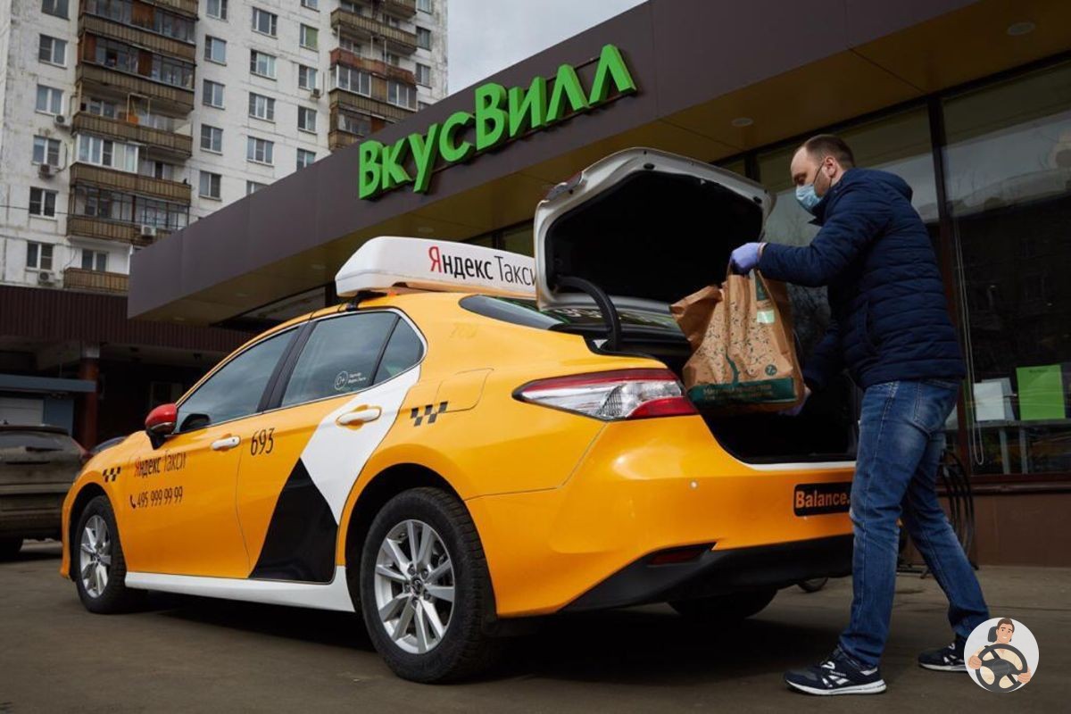 Курьеру Яндекс Доставки реально не стоит складывать еду в багажник. Курьеру Яндекс Доставки реально не стоит складывать еду в багажник.