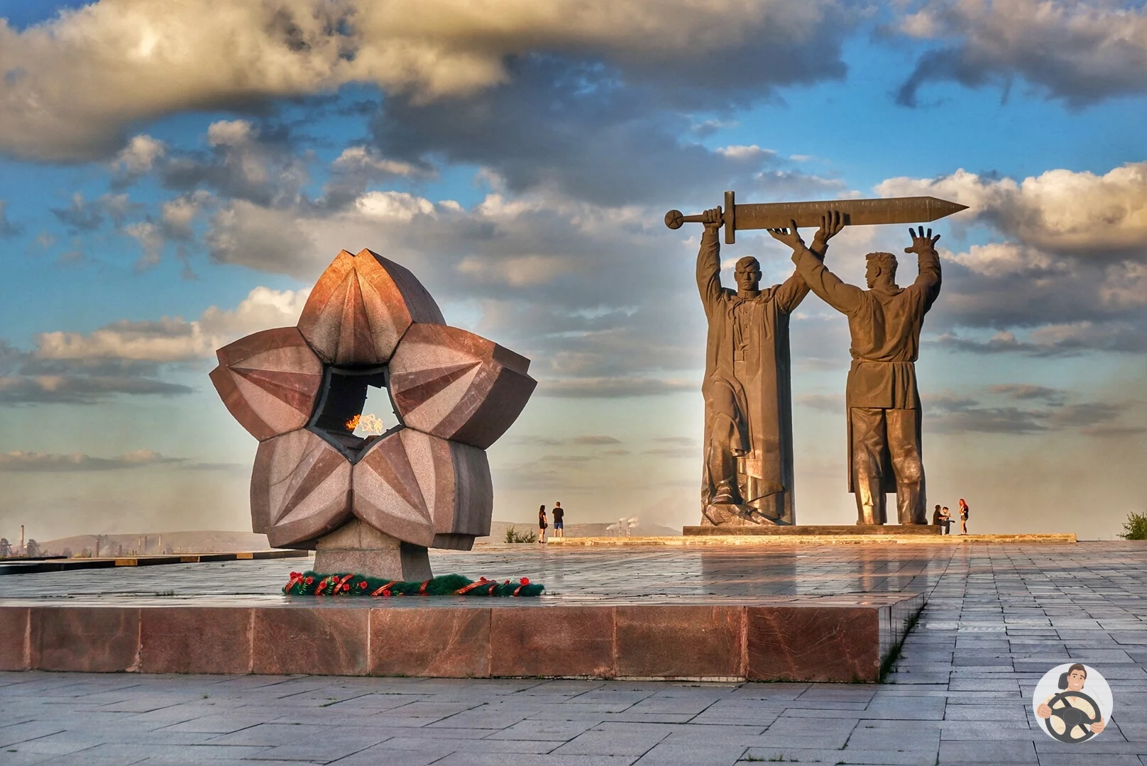 "Тыл фронту" памятник г. Магнитогорск