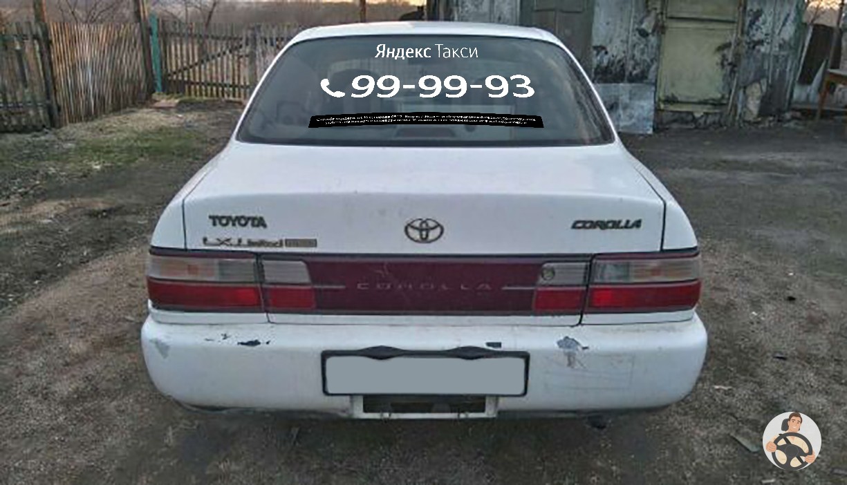 Toyota Corolla брендирование Яндекс такси для Астрахани - вид сзади