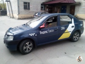 Renault Logan брендирование Яндекс такси для Волгодонска