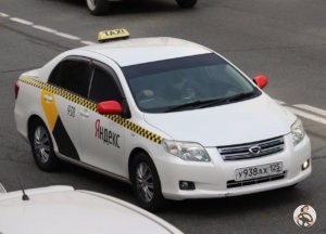 Toyota Corolla брендирование Яндекс такси для Астрахани