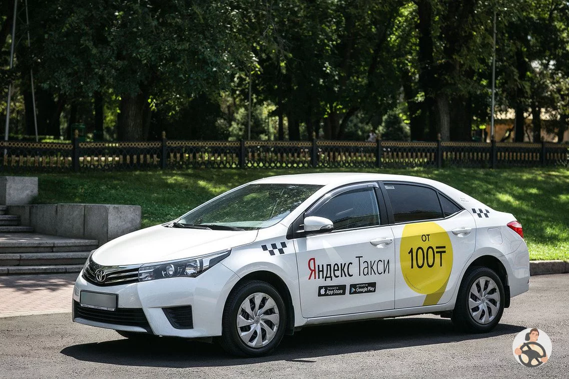 Toyota Corolla брендирование Яндекс такси для Владивостока
