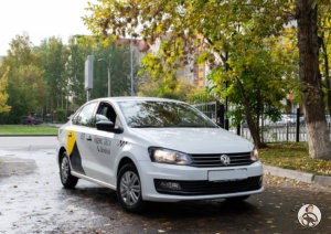 Volkswagen Polo брендирование Яндекс такси для Владимира