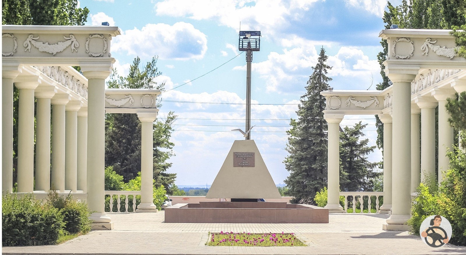 Мемориал первостроителям Волжского